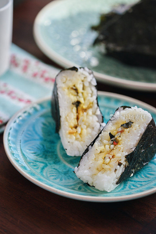 Onigiri (Omusubi) おにぎり